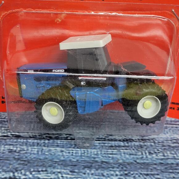 Vintage 1994 Scale models 1/64 scale Ford 946 4wd die-cast tractor blue/white - Picture 4 of 7